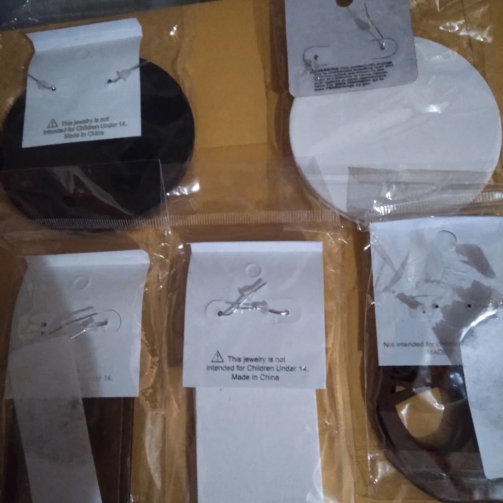 Earring Bundle - Picture 2 of 3